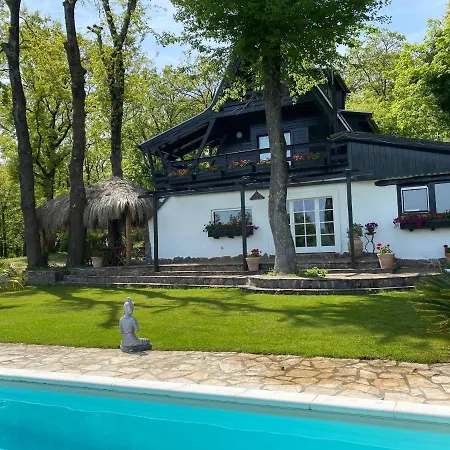 Infinity Pool Near Rome Trevignano Romano