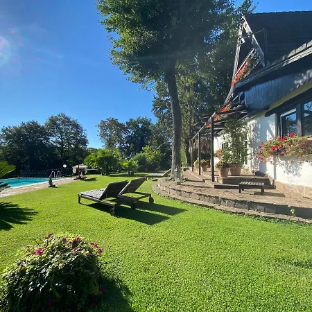Infinity Pool Near Rome 4*